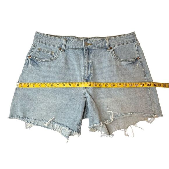 H&M Light Washed Denim High Waist Shorts Size 14 Worn Once - Picture 6 of 13
